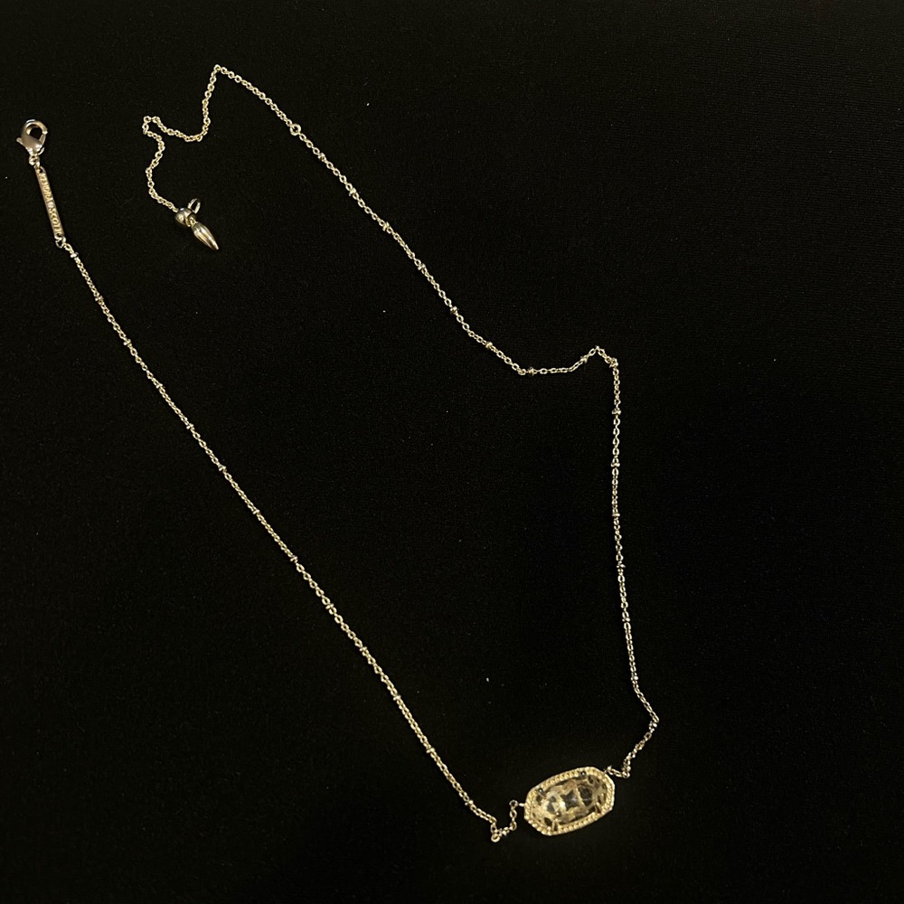 Kendra Scott necklace
